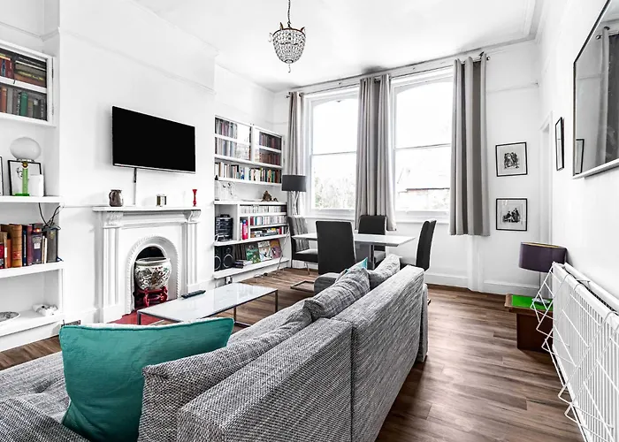 Spacious London Flat Near Primrose Hill & Camden Pass The Keys