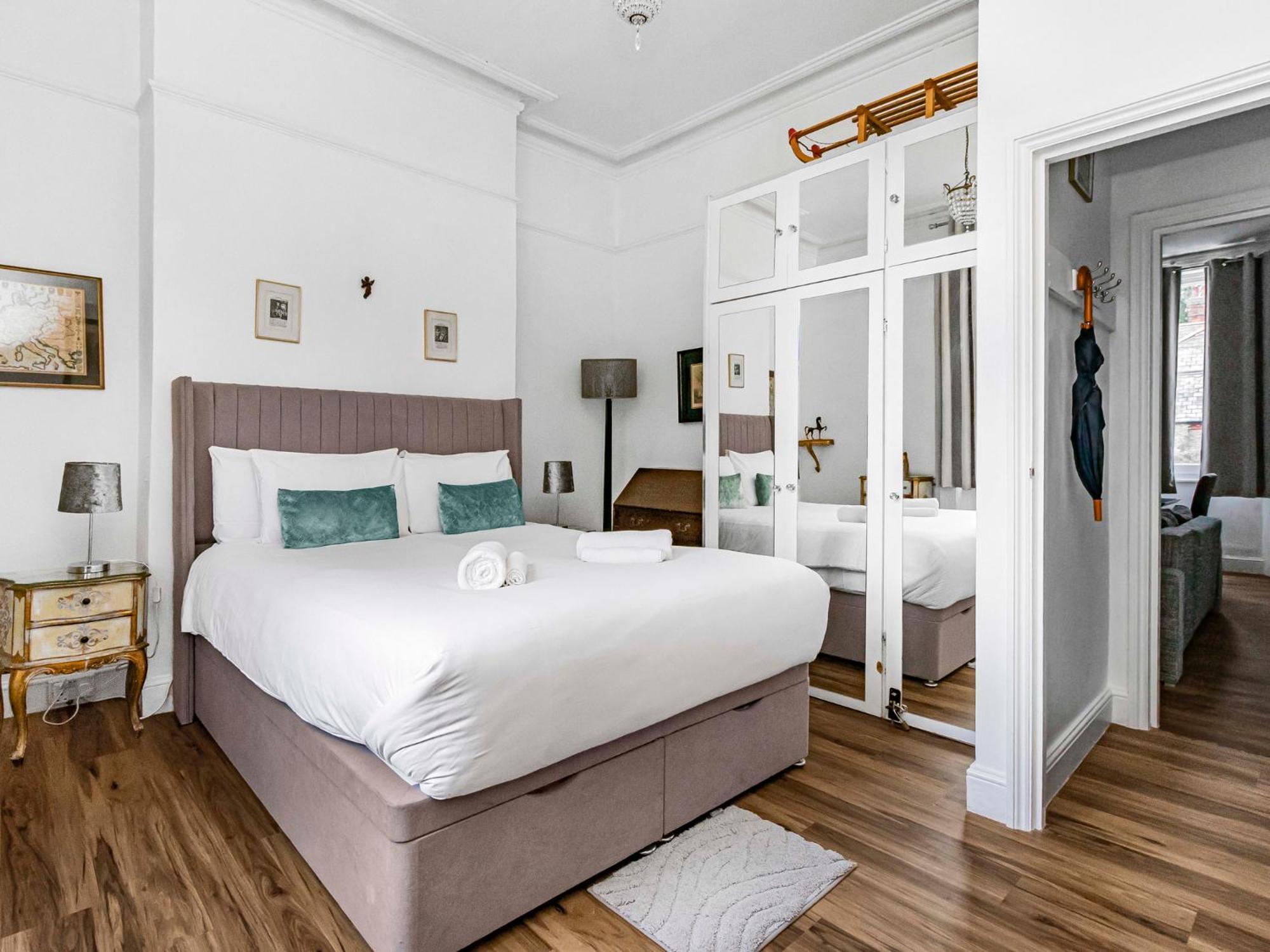 Spacious Flat Near Primrose Hill & Camden Pass The Keys *