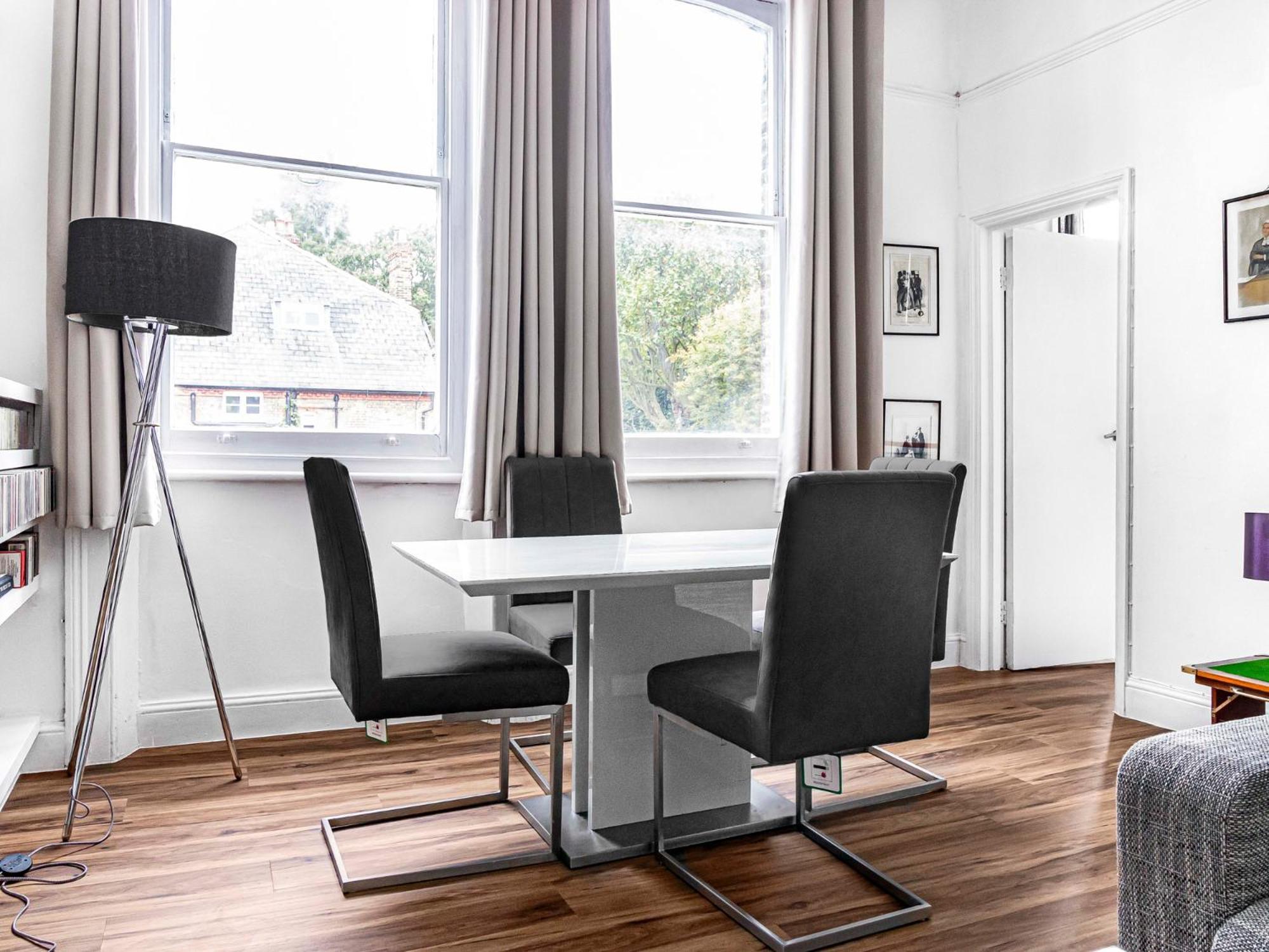 Spacious Flat Near Primrose Hill & Camden Pass The Keys *