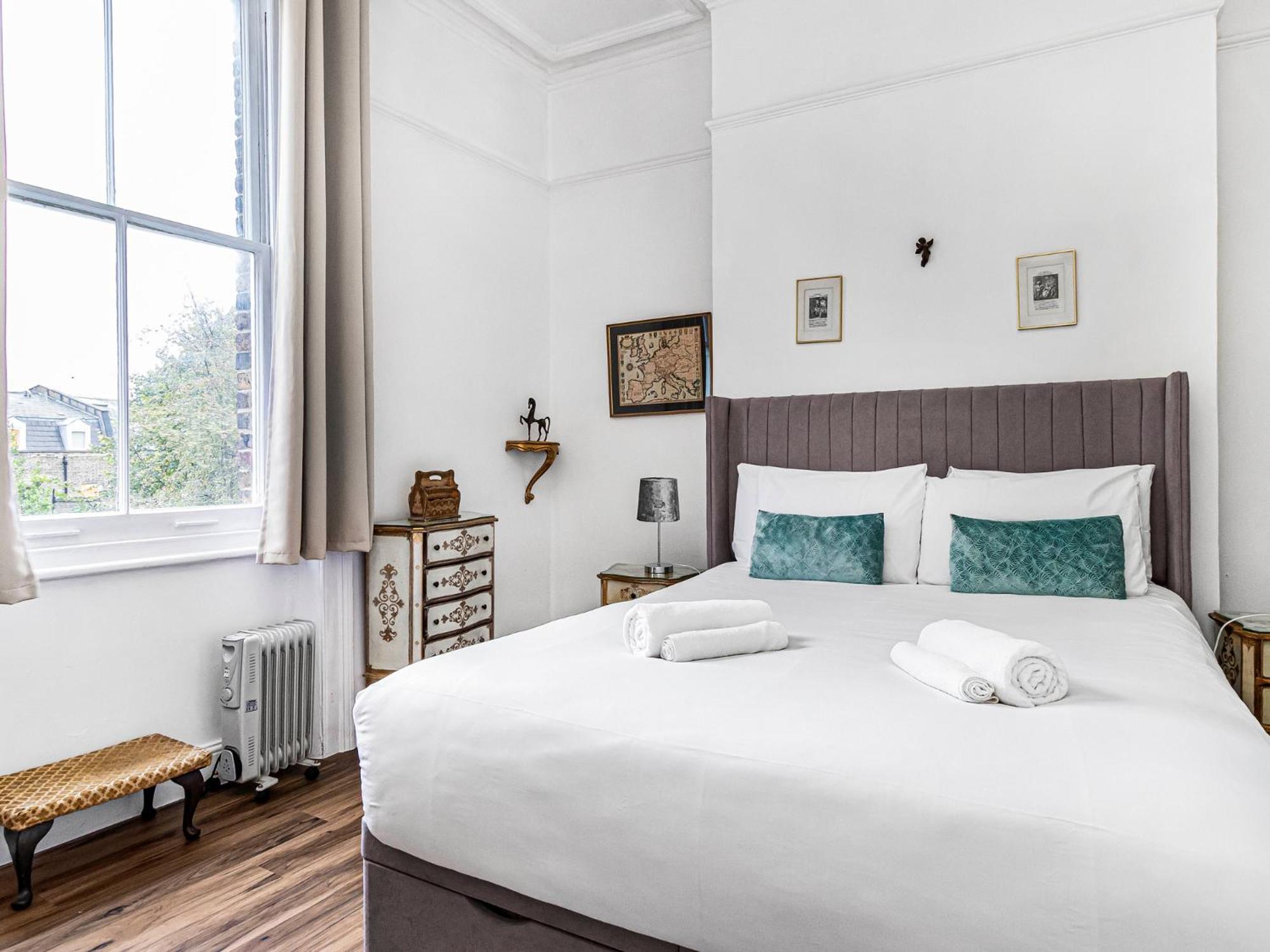 Spacious Flat Near Primrose Hill & Camden Pass The Keys